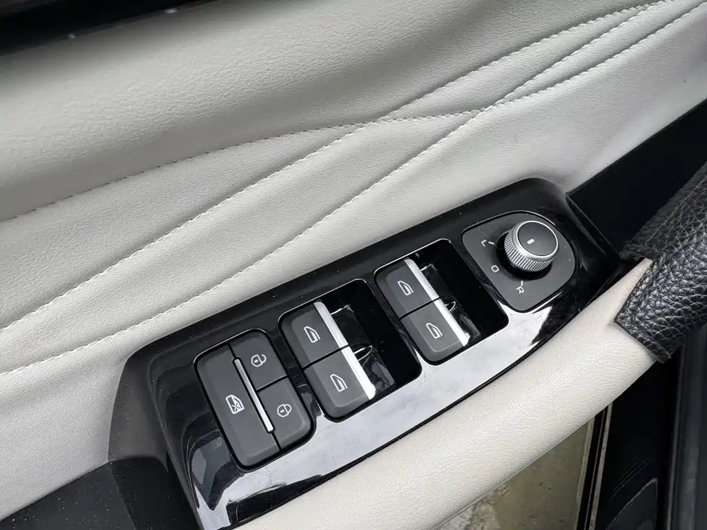 Geely Monjaro — фото 8