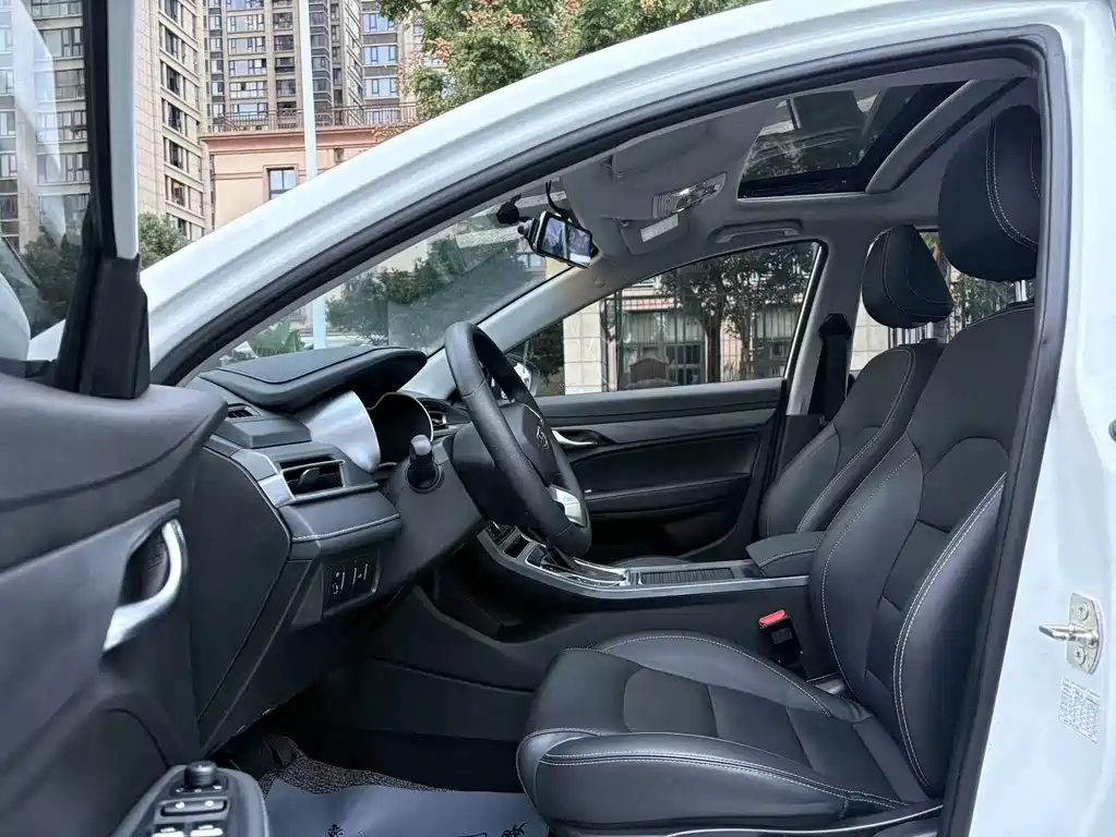 Geely Emgrand — фото 10