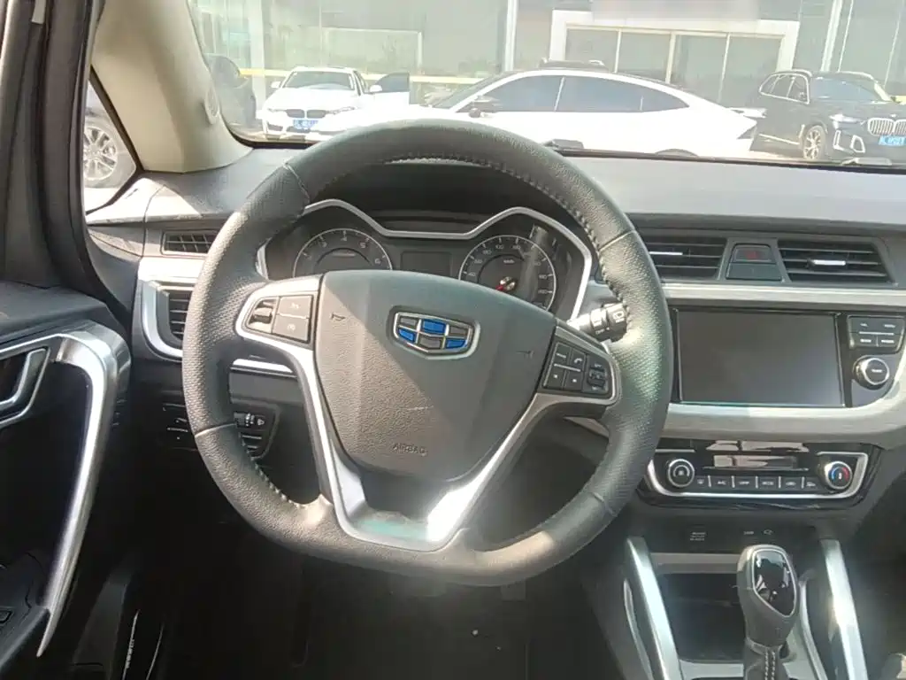 Geely Vision X3 — фото 10