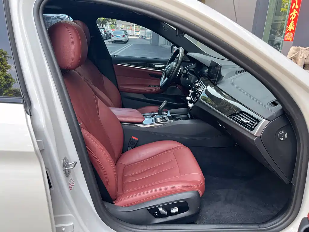BMW 5 Series — фото 15