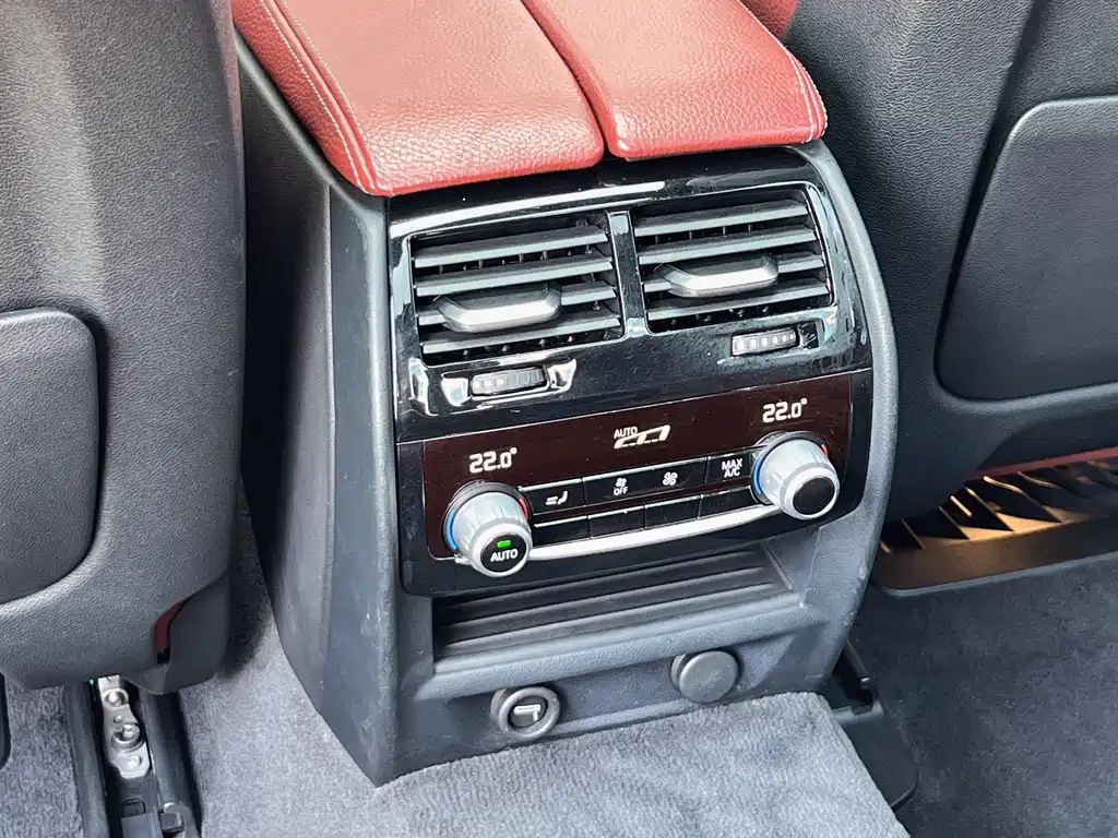BMW 5 Series — фото 10