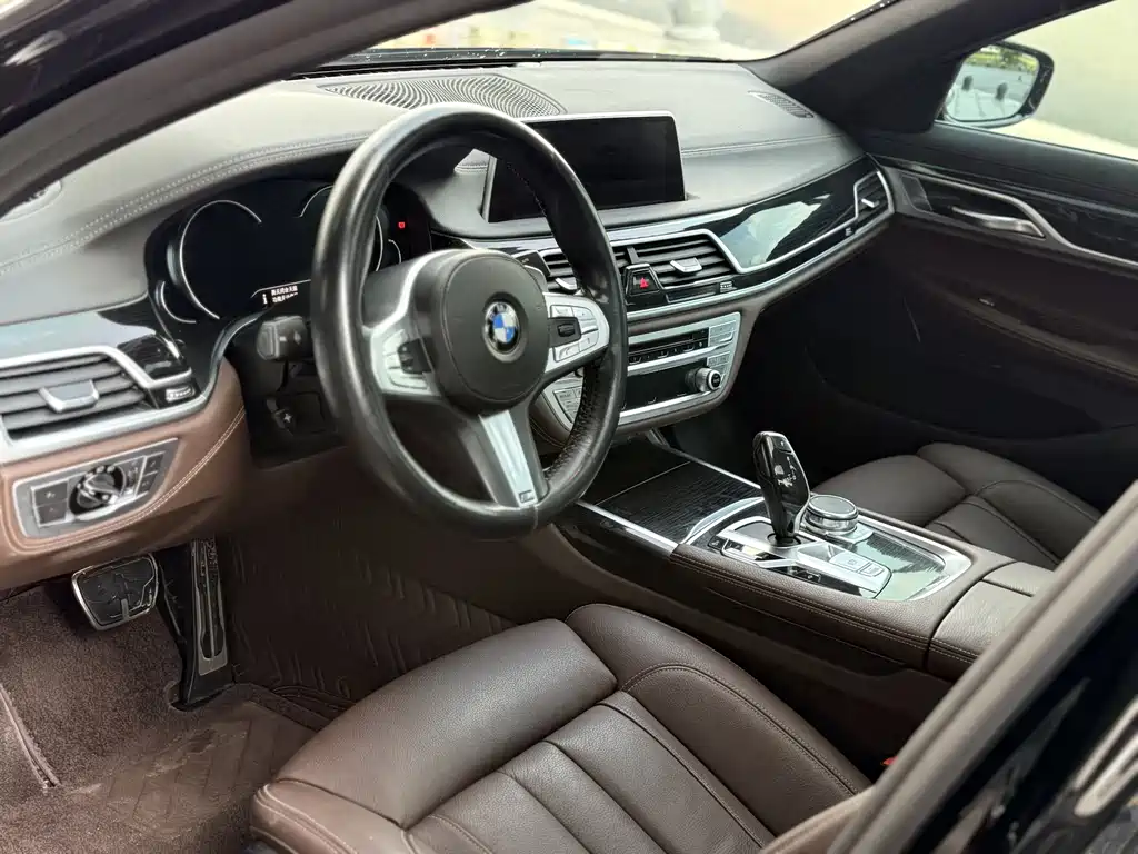 BMW 7 Series — фото 13