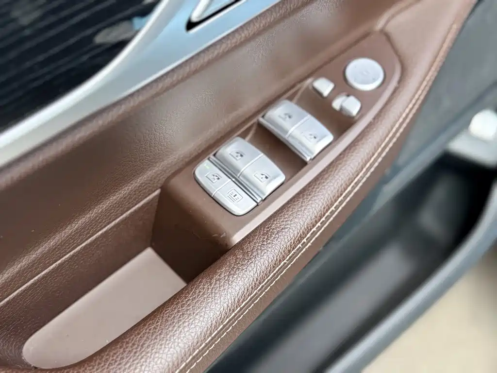 BMW 7 Series — фото 21