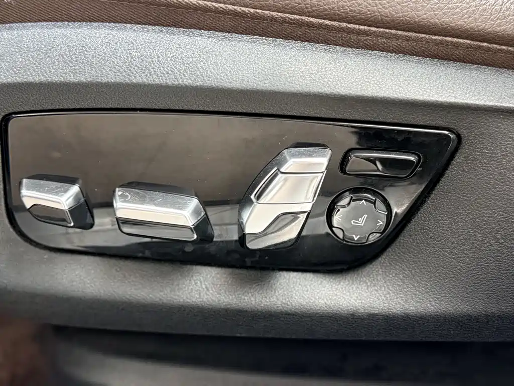 BMW 7 Series — фото 22