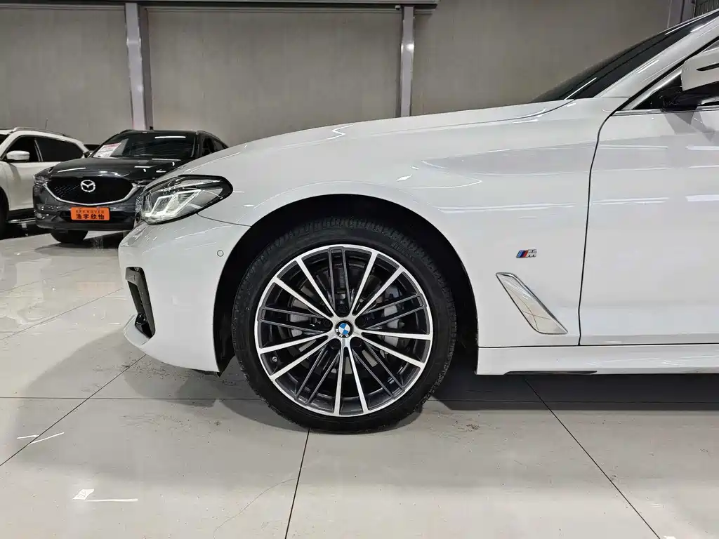 BMW 5 Series — фото 14