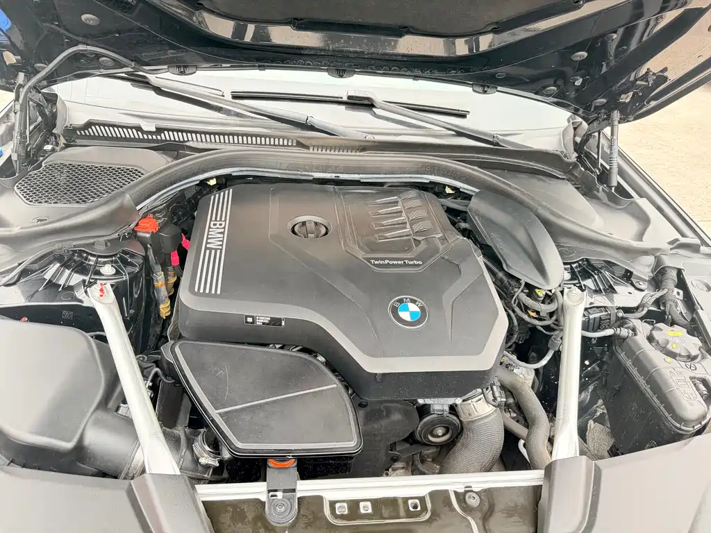 BMW 5 Series — фото 15