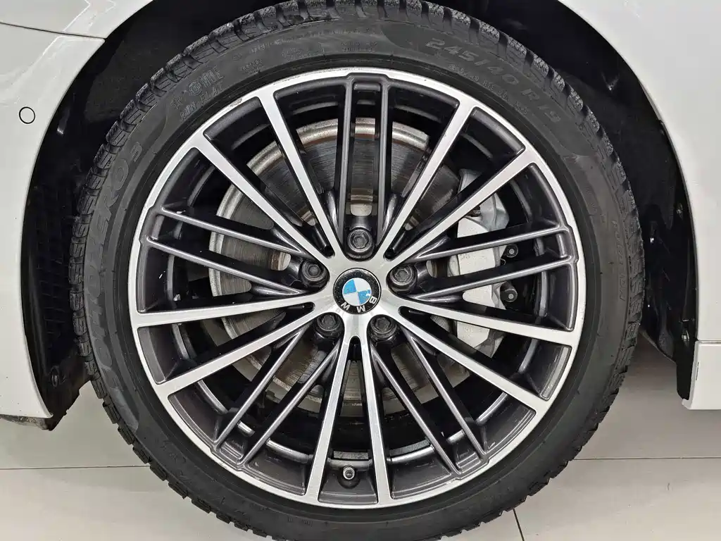 BMW 5 Series — фото 13