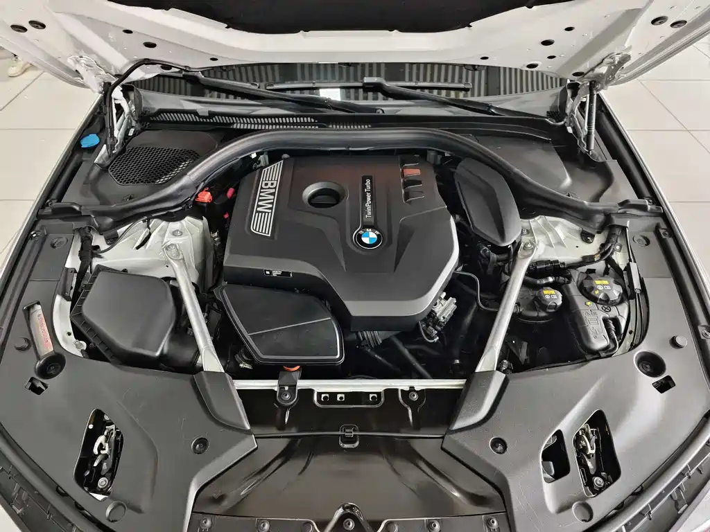 BMW 5 Series — фото 14