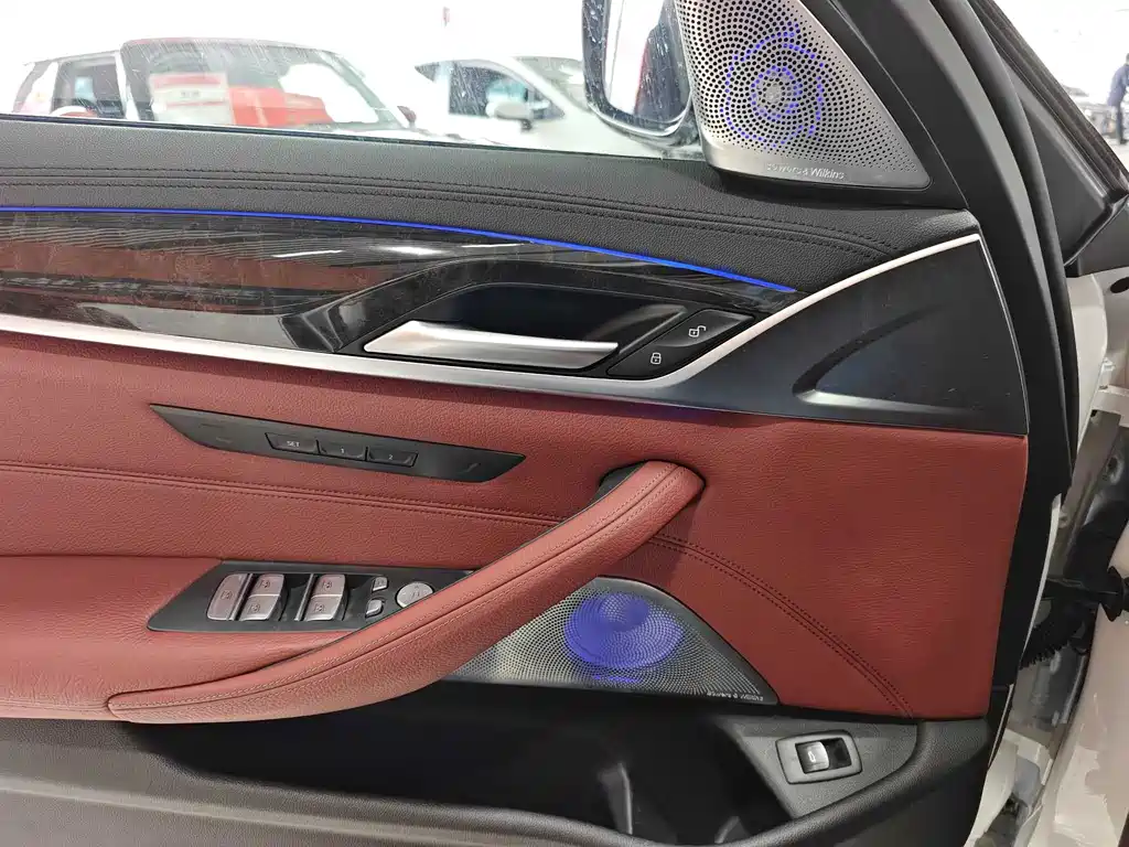 BMW 5 Series — фото 17