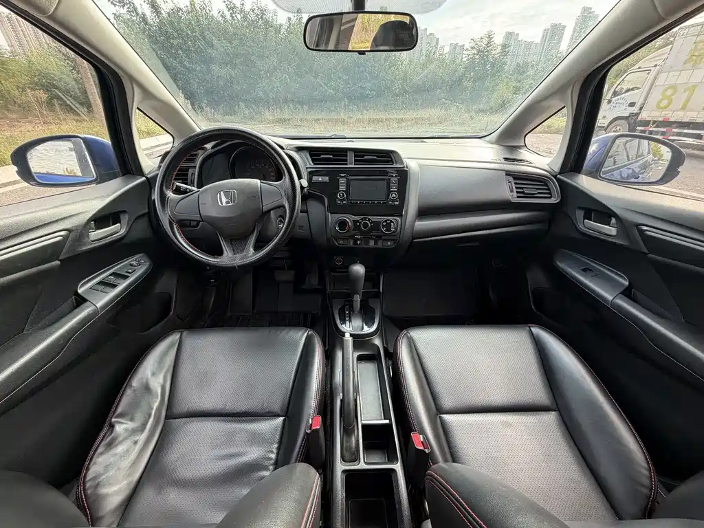 Honda Fit — фото 7