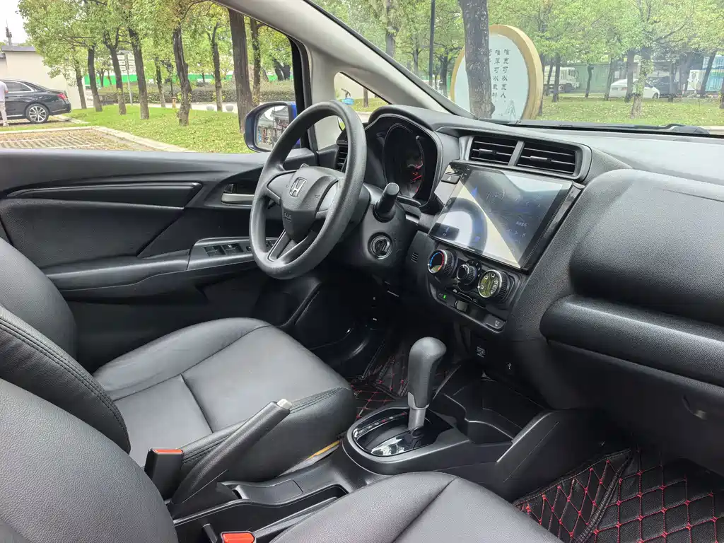 Honda Fit — фото 10