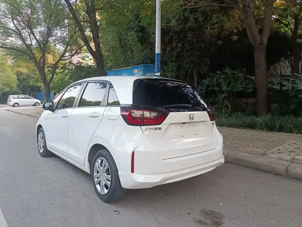 Honda Fit — фото 8