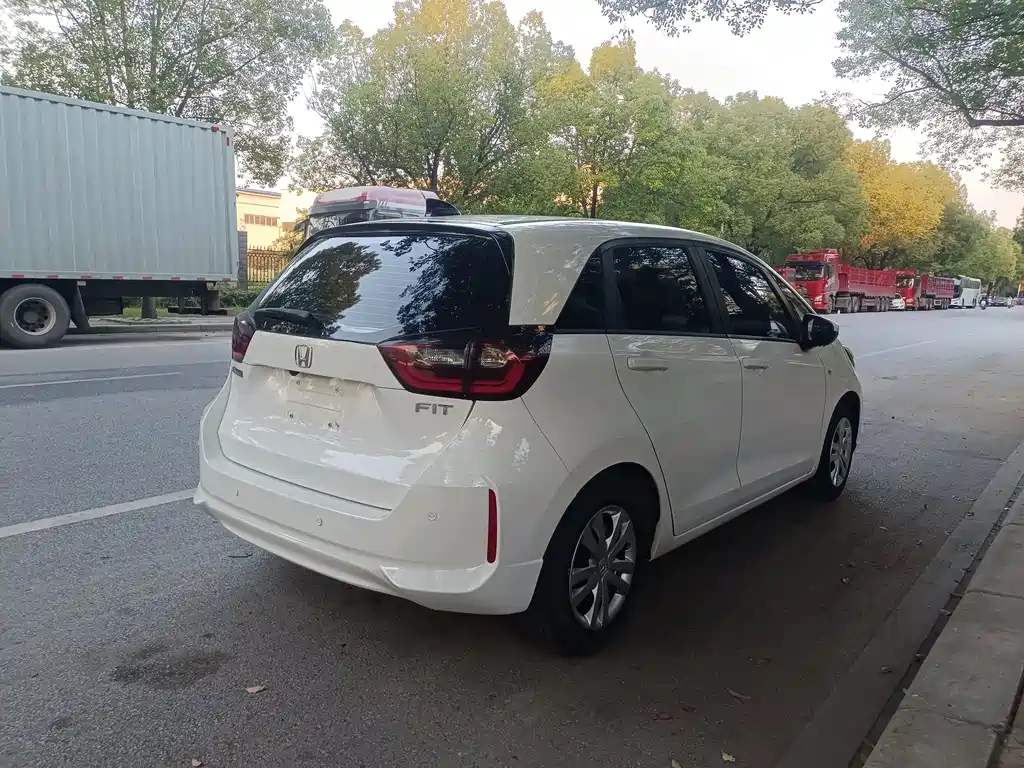 Honda Fit — фото 9