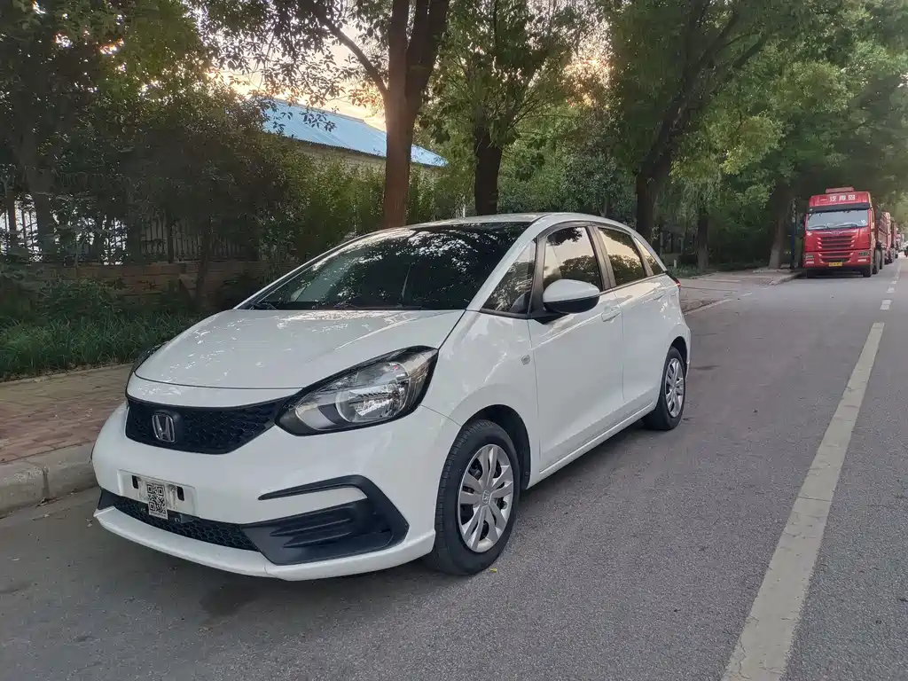 Honda Fit — фото 1