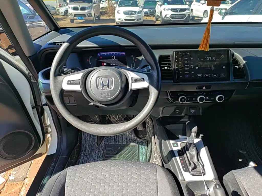 Honda Fit — фото 10
