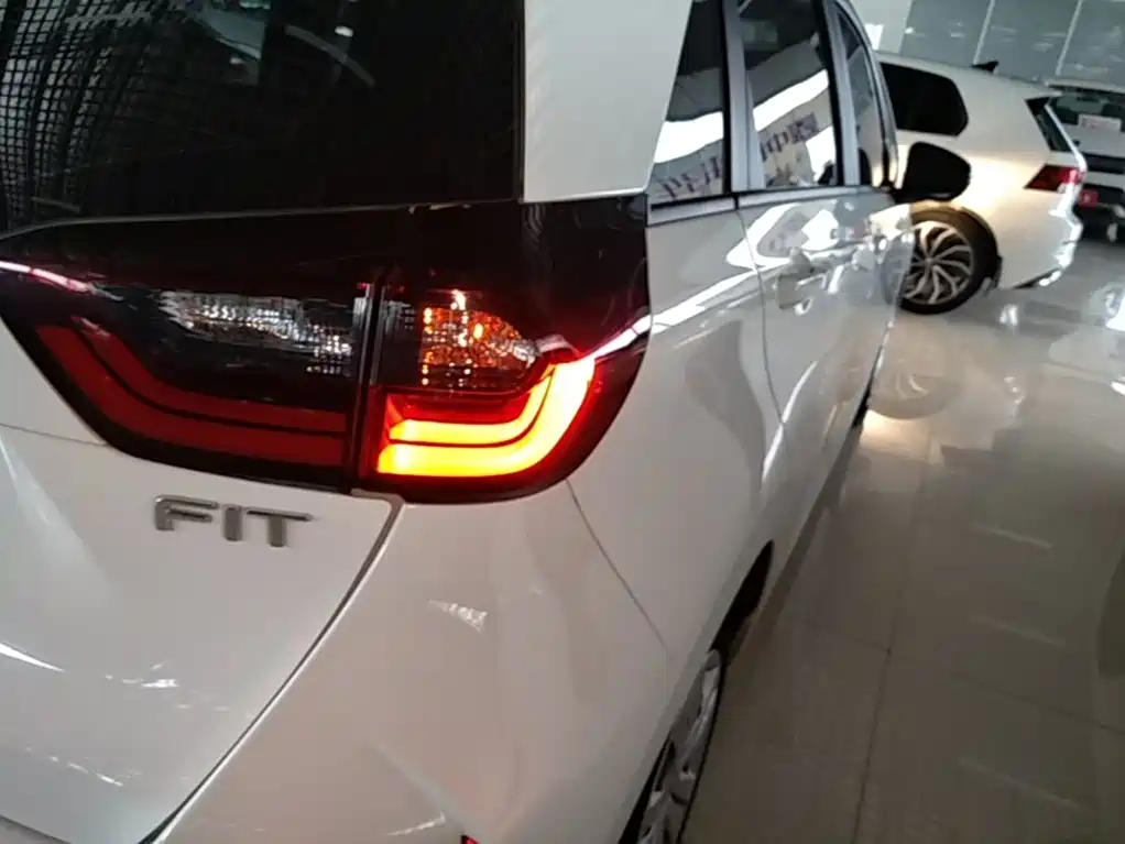 Honda Fit — фото 7