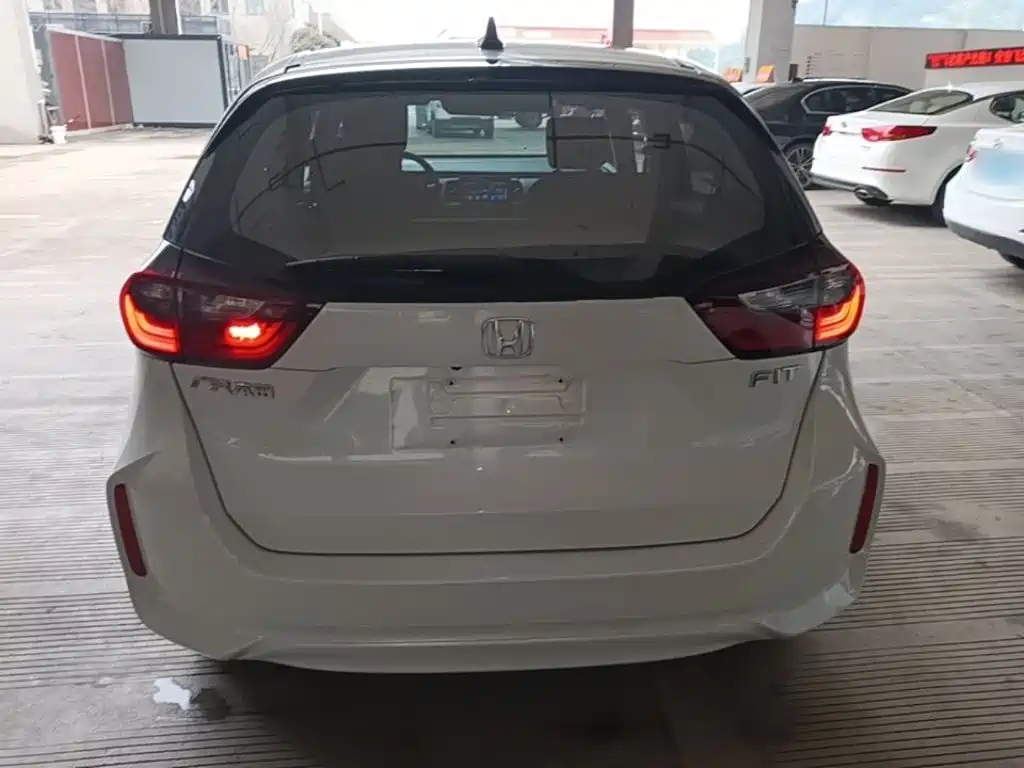Honda Fit — фото 5