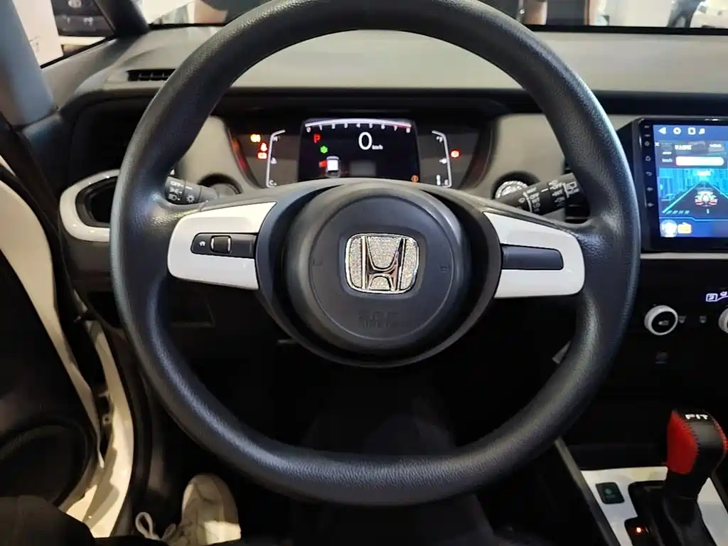 Honda Fit — фото 10
