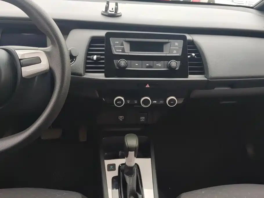 Honda Fit — фото 13