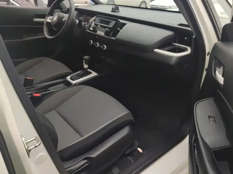 Honda Fit — фото 8