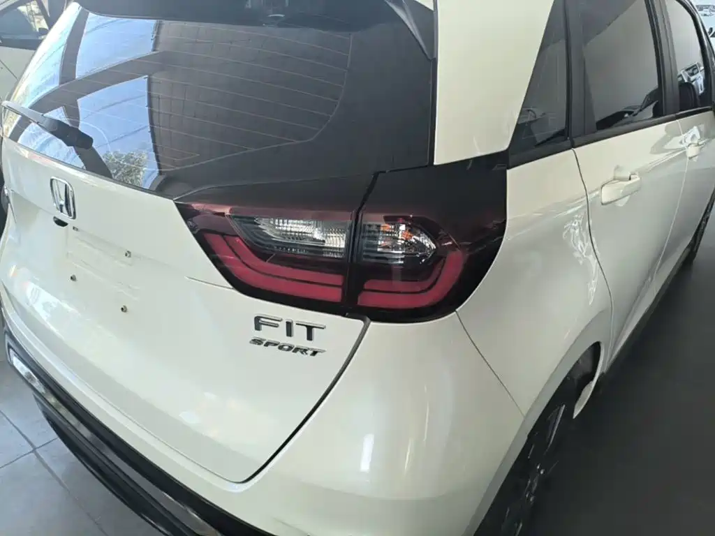 Honda Fit — фото 7