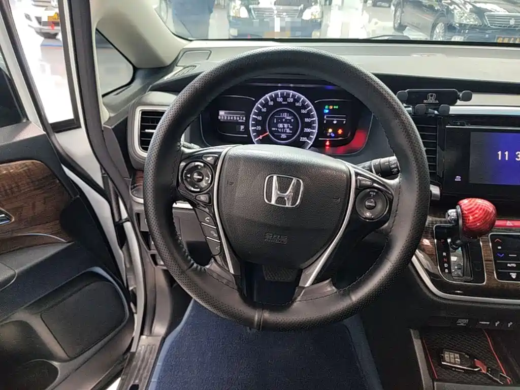 Honda Odyssey — фото 10