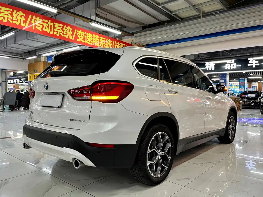 BMW X1 — фото 5