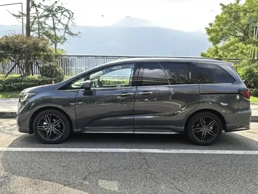 Honda Odyssey — фото 17