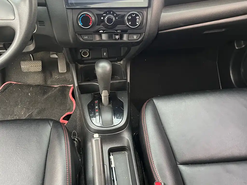 Honda Fit — фото 7