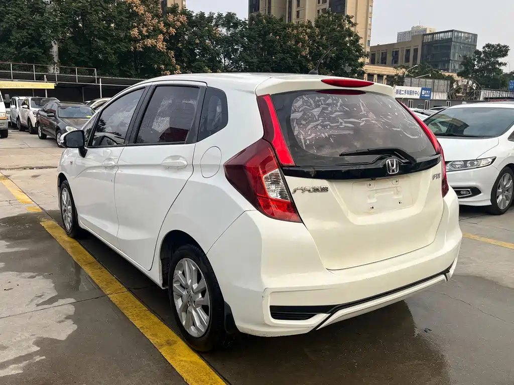 Honda Fit — фото 10