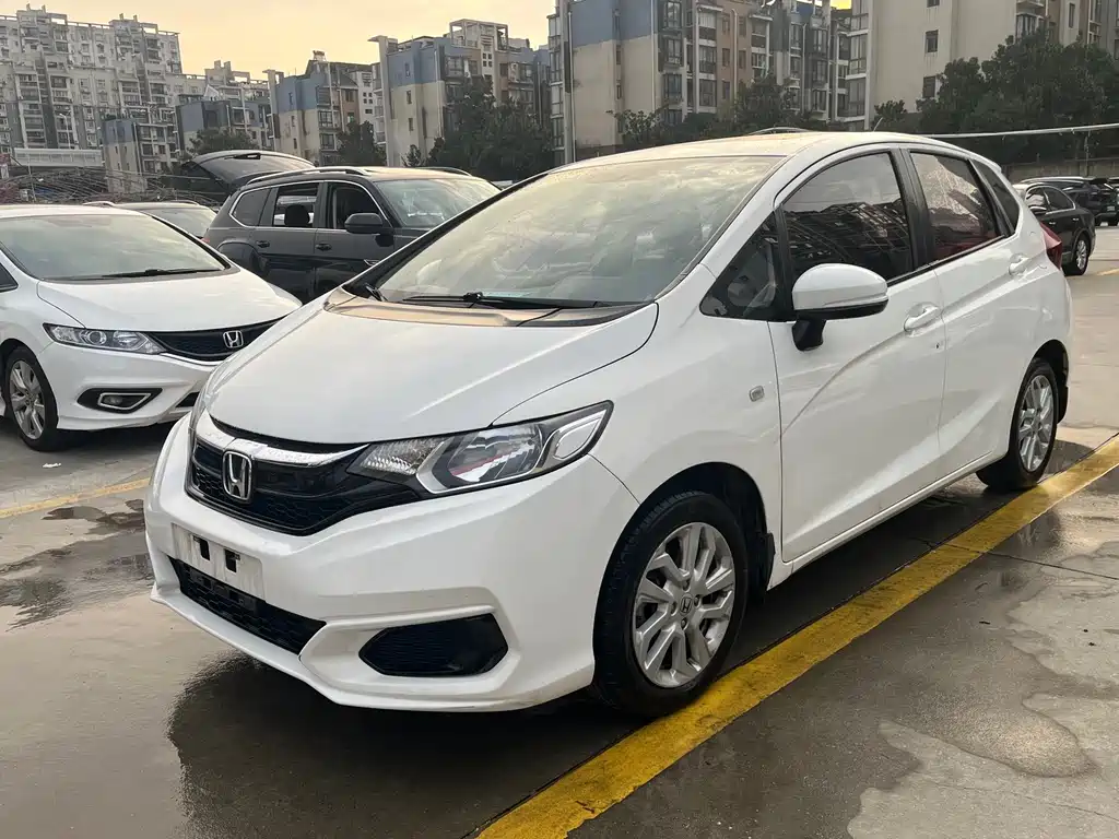 Honda Fit — фото 1