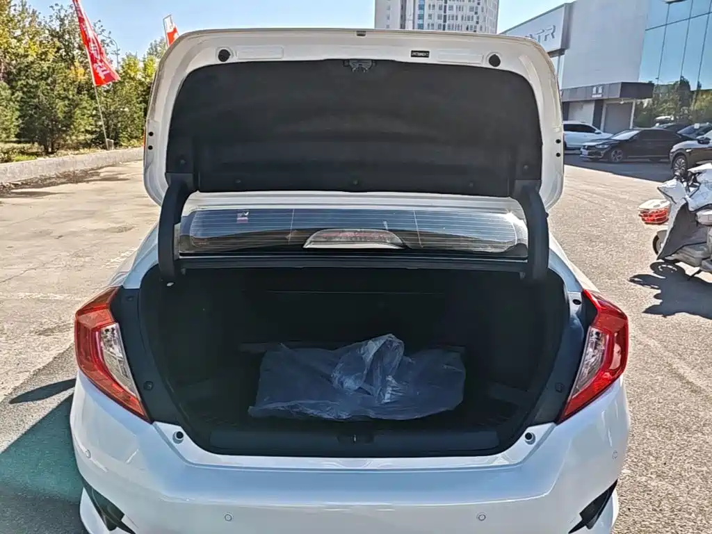 Honda Civic — фото 18