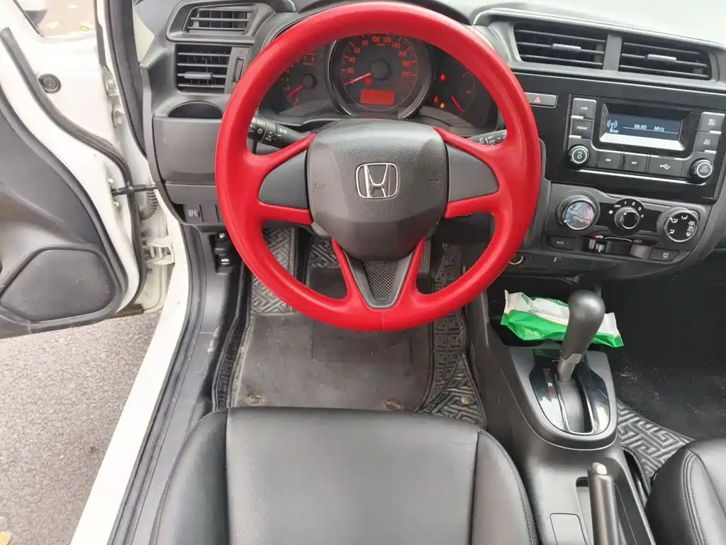 Honda Fit — фото 13