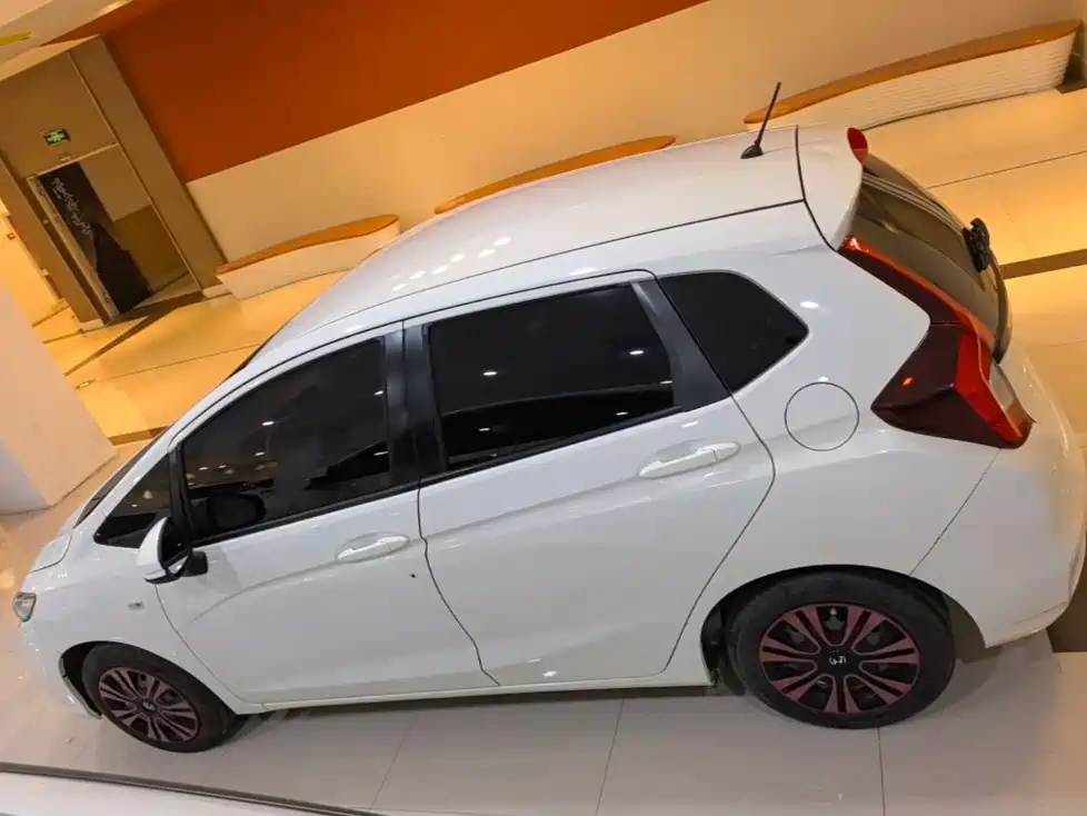 Honda Fit — фото 5