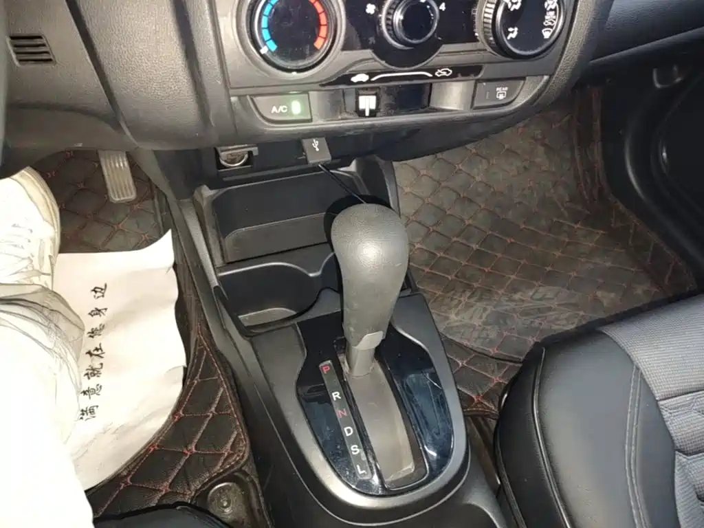 Honda Fit — фото 13