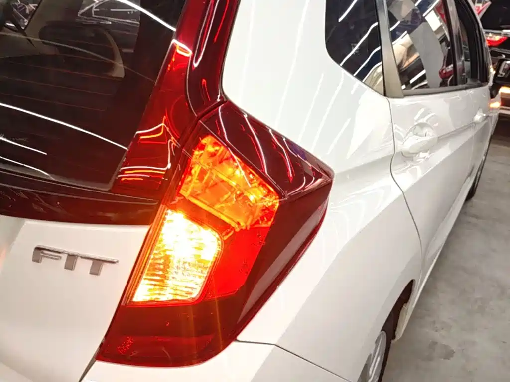 Honda Fit — фото 7