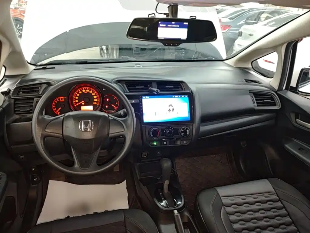 Honda Fit — фото 9