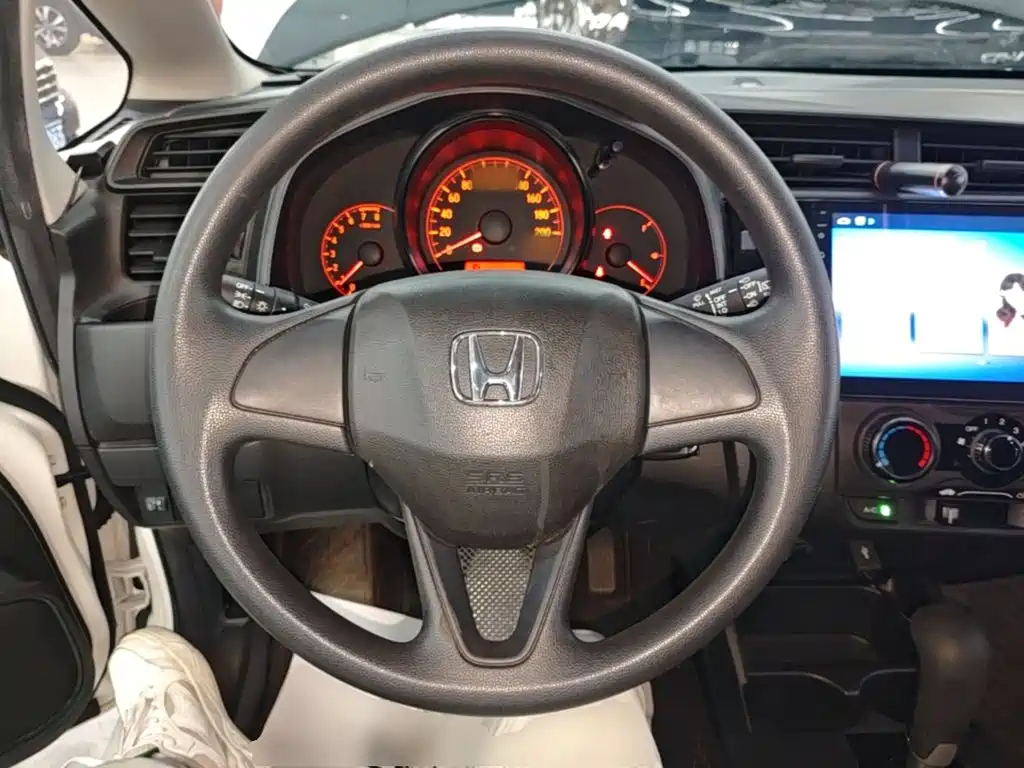 Honda Fit — фото 10