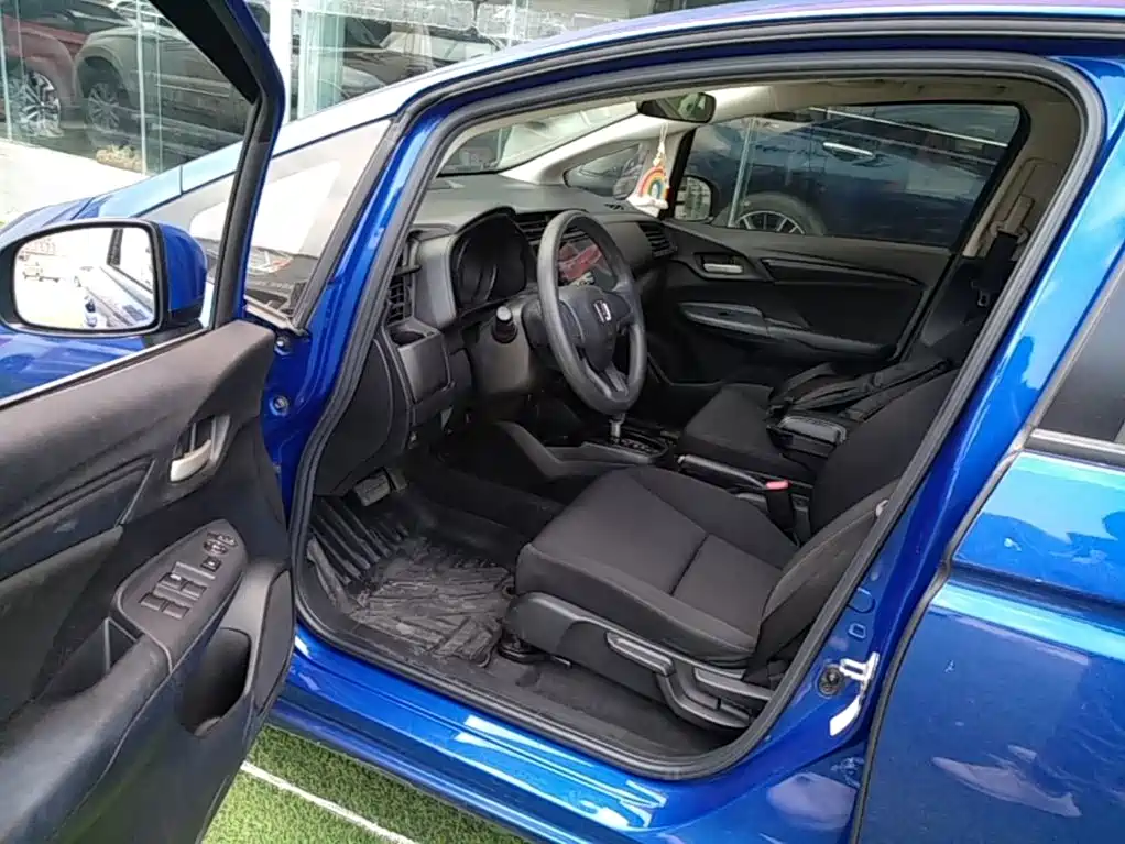 Honda Fit — фото 11