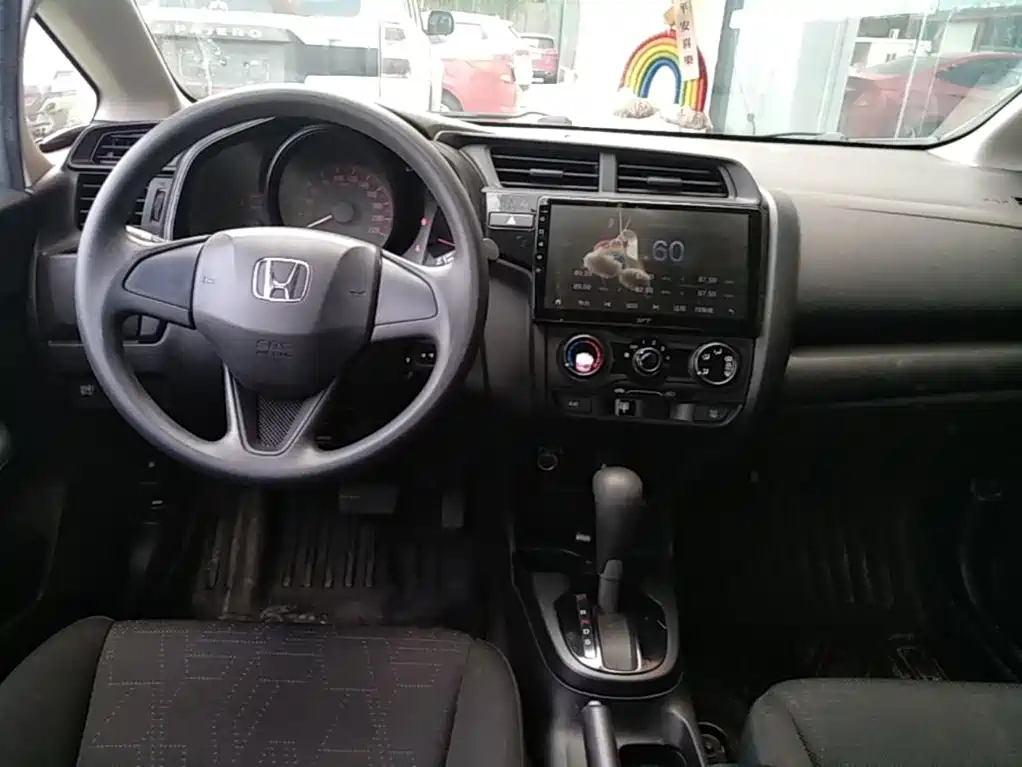 Honda Fit — фото 5