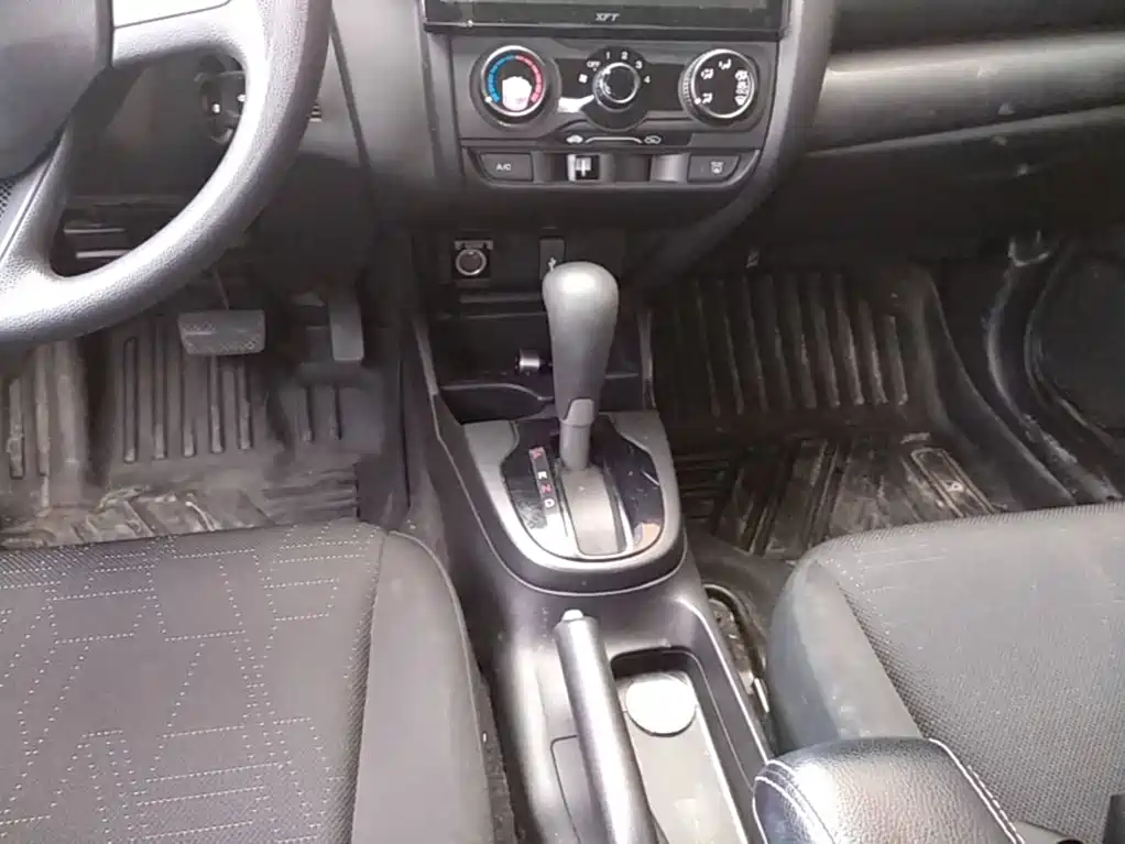 Honda Fit — фото 9