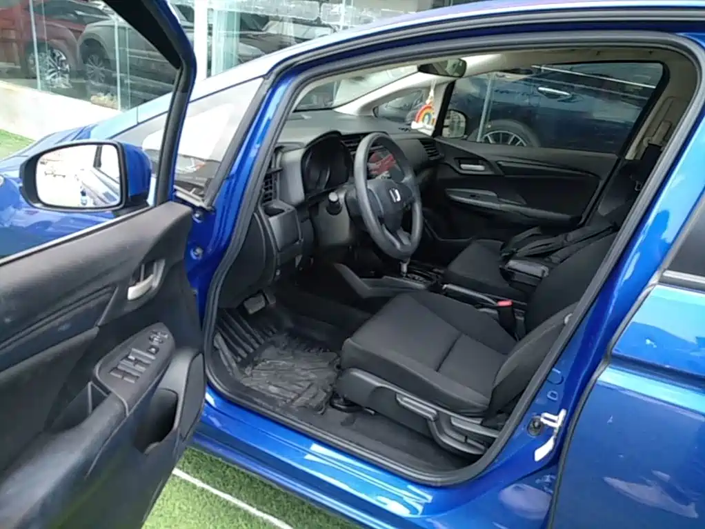 Honda Fit — фото 10