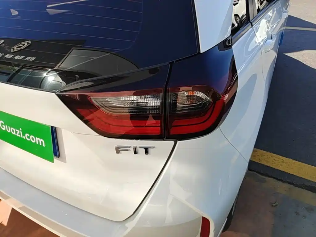 Honda Fit — фото 7