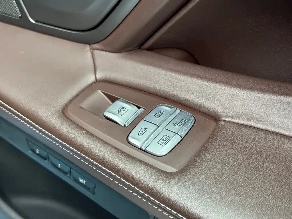 BMW 7 Series — фото 13