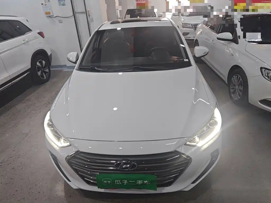 Hyundai Elantra — фото 2