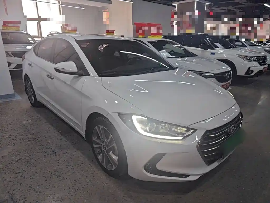 Hyundai Elantra — фото 3