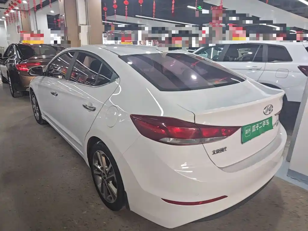 Hyundai Elantra — фото 4