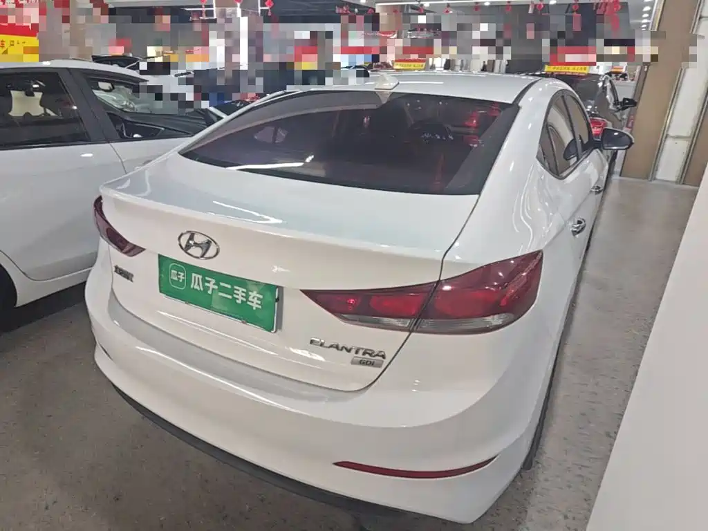 Hyundai Elantra — фото 6