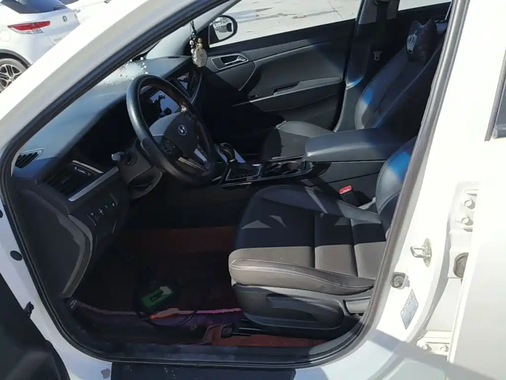 Hyundai Mistra — фото 14