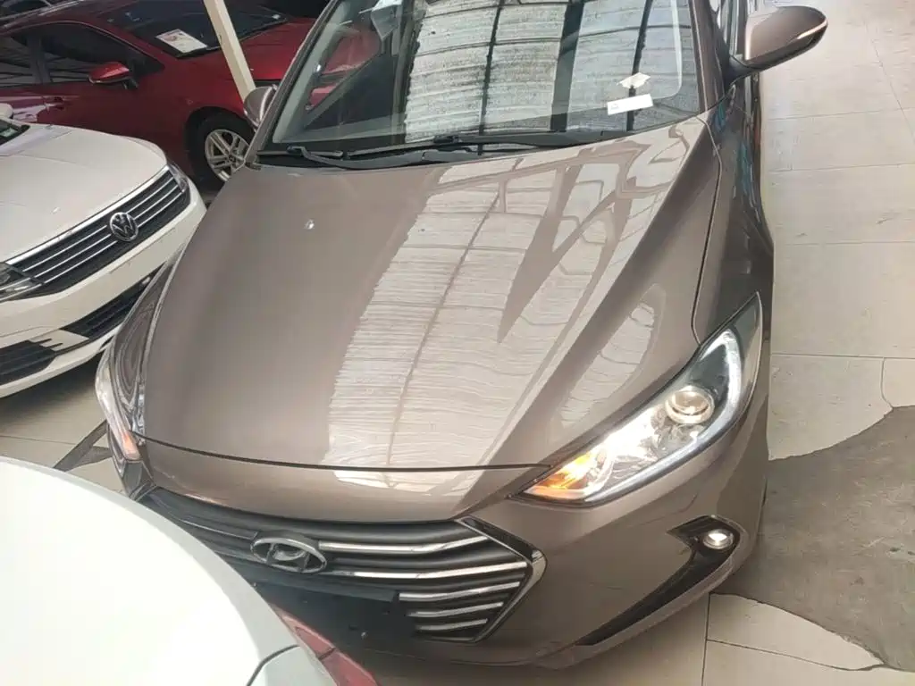 Hyundai Elantra — фото 2
